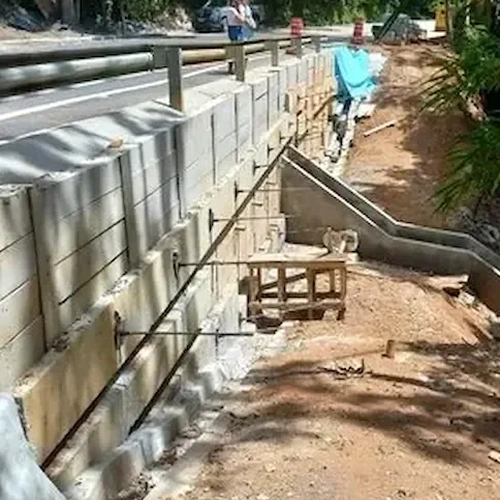 Projeto de Muros de Contenção em Londrina: Segurança Geotécnica para Terrenos em Declive